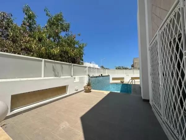 Une villa de luxe avec piscine à louer aux Berges Du Lac 2