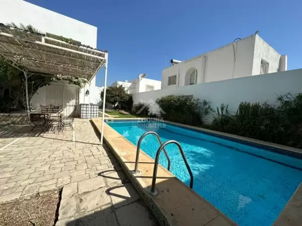 A louer une belle villa avec piscine à La Marsa Route de Relais