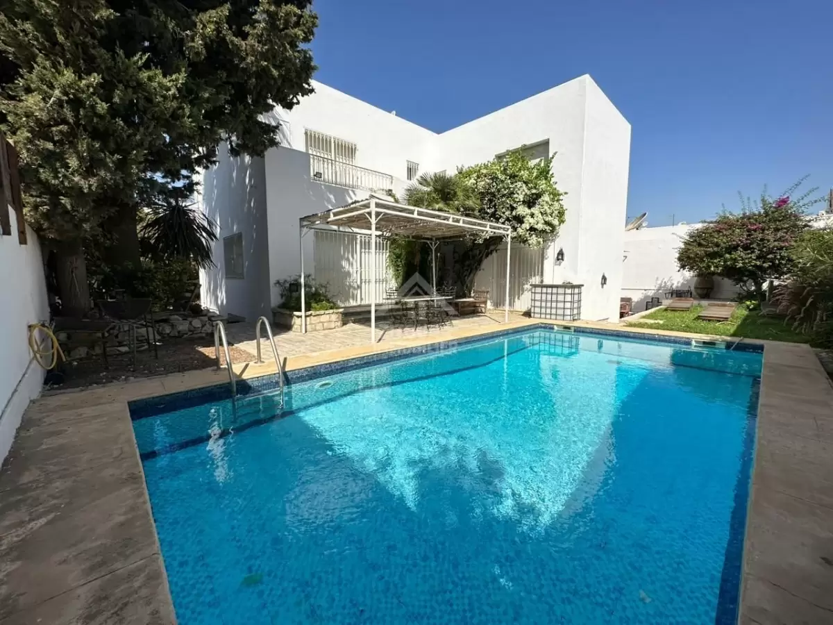 A louer une belle villa avec piscine à La Marsa Route de Relais