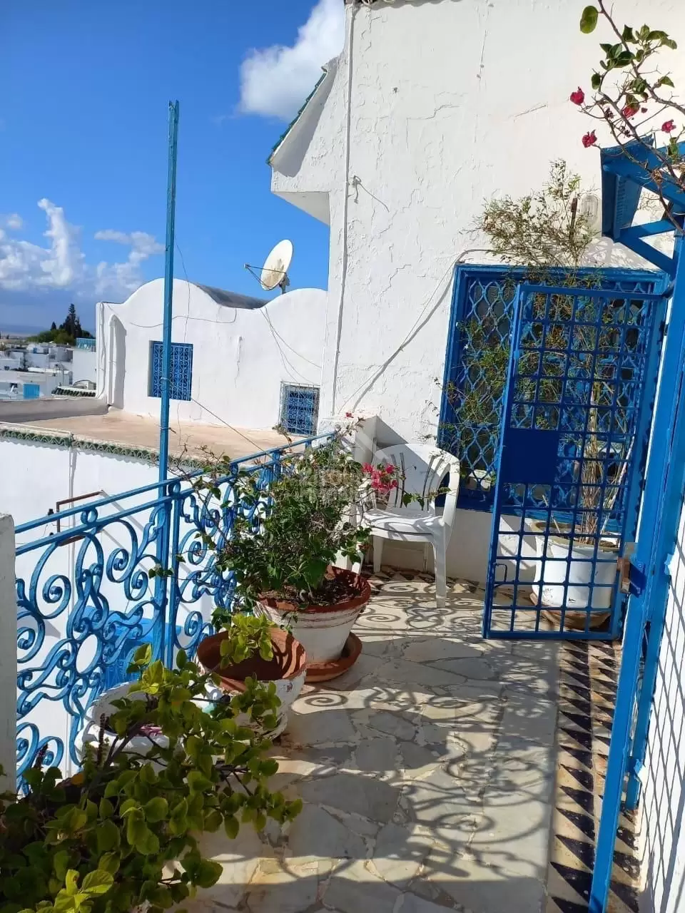 A Louer : Appartement vide à Sidi Bou Saïd avec terrasse et vue panoramique