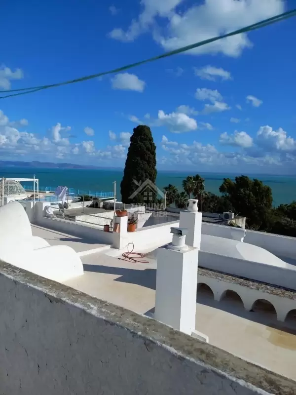 A Louer : Appartement vide à Sidi Bou Saïd avec terrasse et vue panoramique
