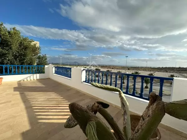 A louer un bel étage de villa aux Berges du Lac 2